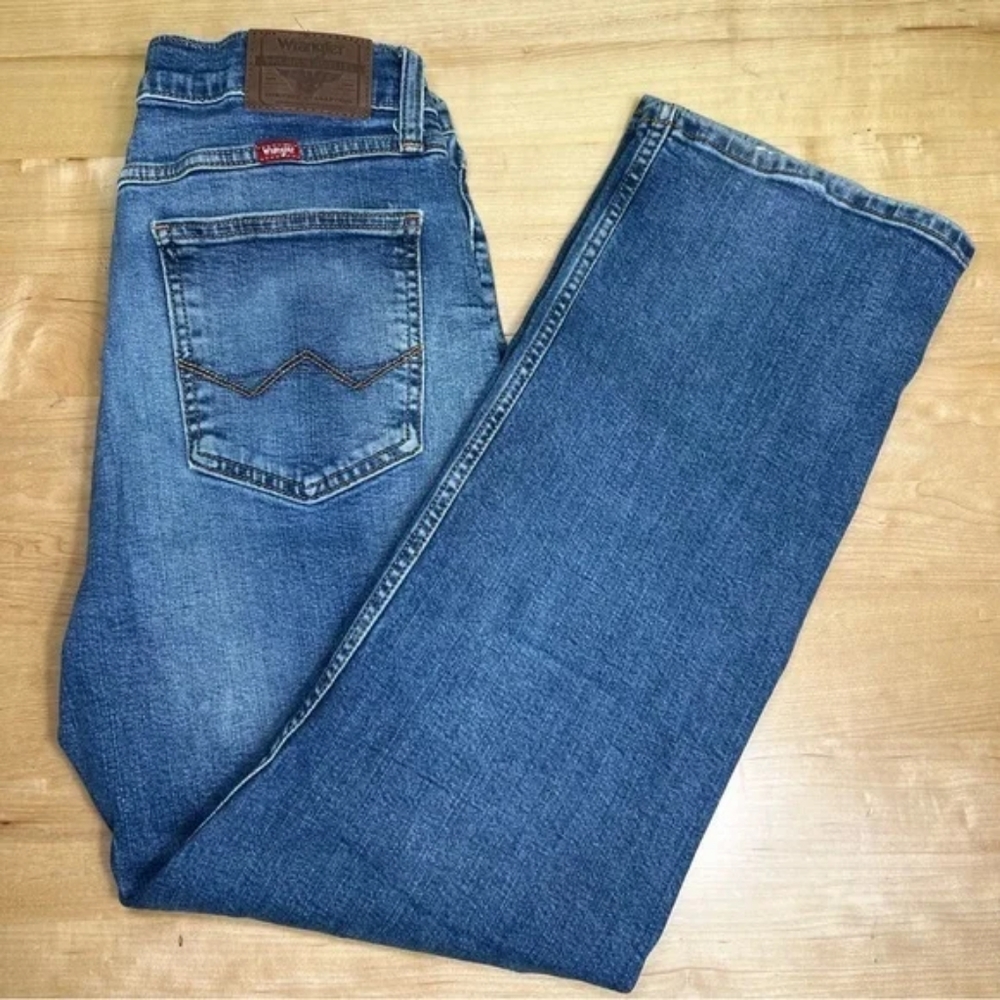 Wrangler relaxed boot jeans size 33X30 great condition